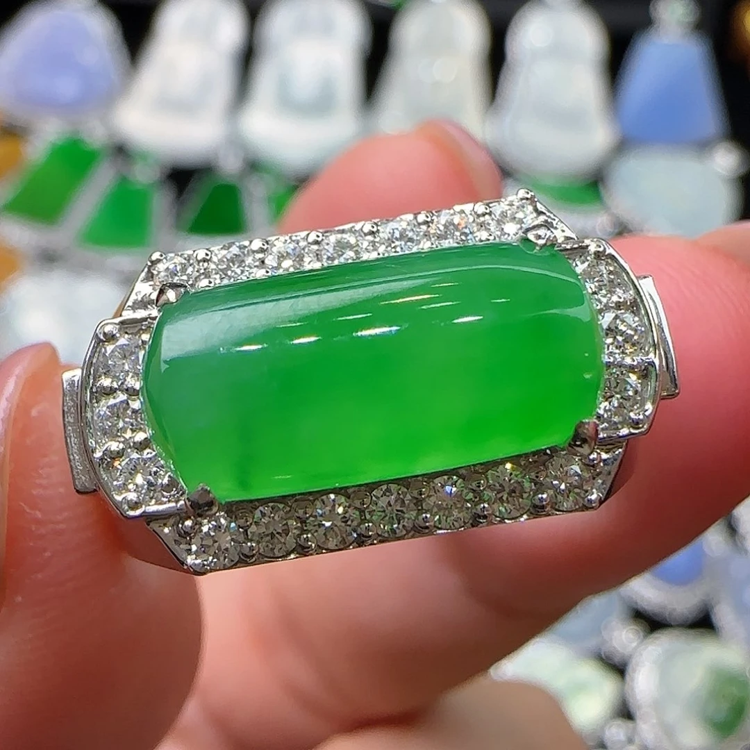 18K金镶嵌戒指翡翠天然翡翠