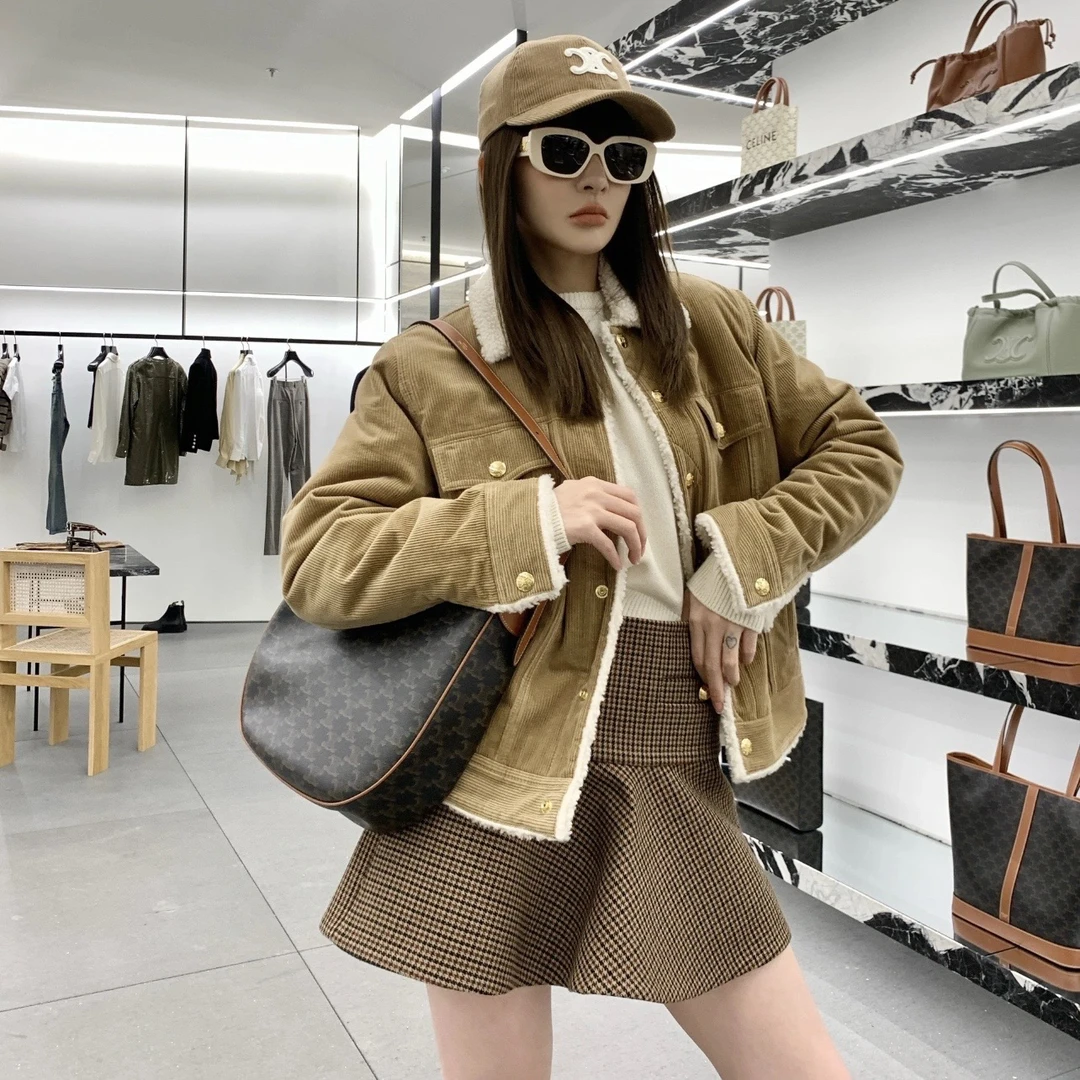 99新 Celine/思琳 tem03/单排扣翻领工装夹克外套 s码 羊绒