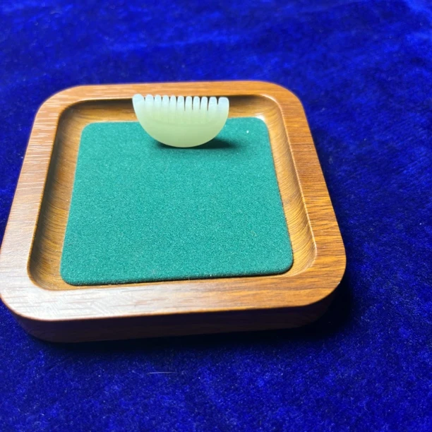 和田玉俄料 纯手工雕刻小梳子