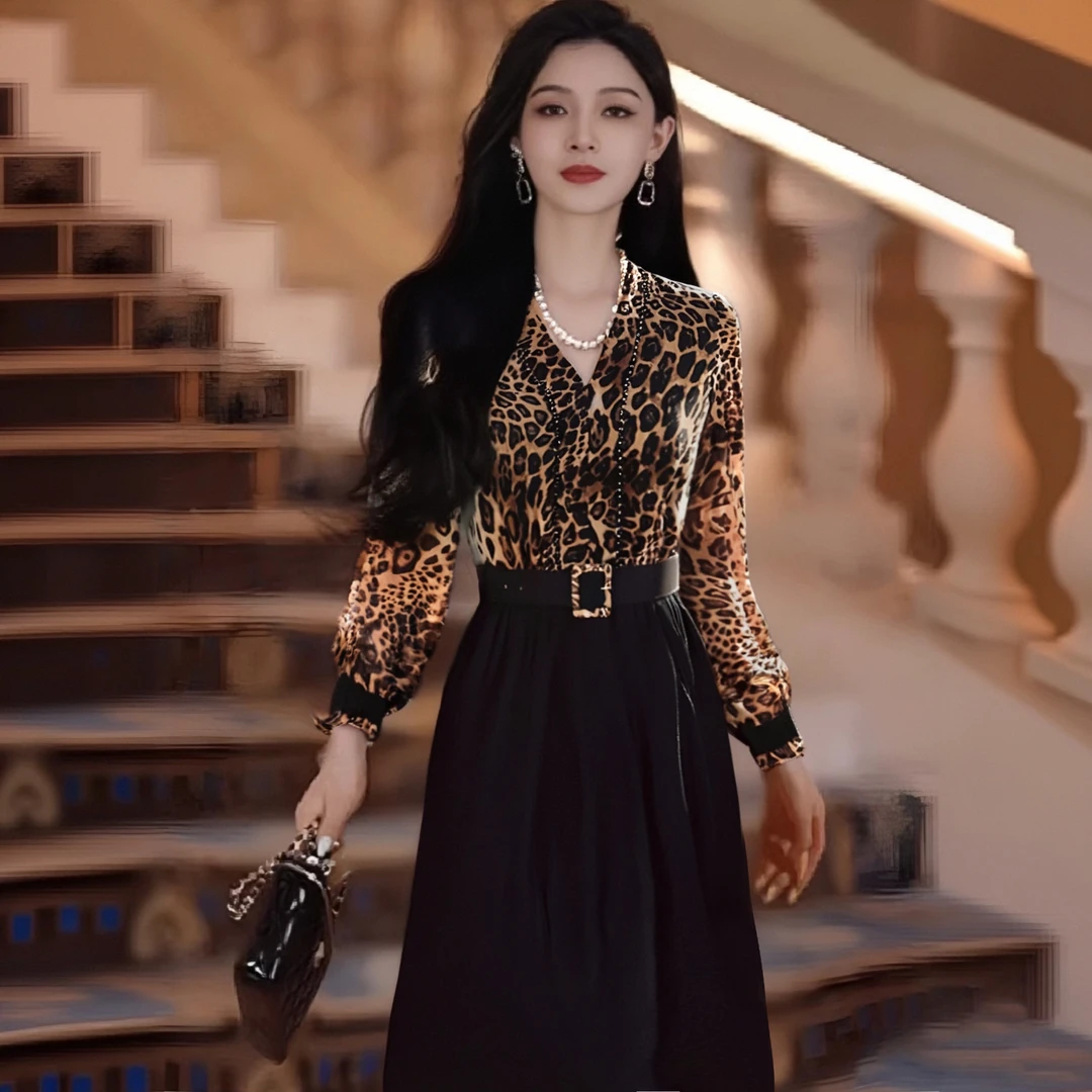 A有里布豹纹衬衫黑色连衣裙珍珠项链手提包优雅女士时尚穿搭D0608
