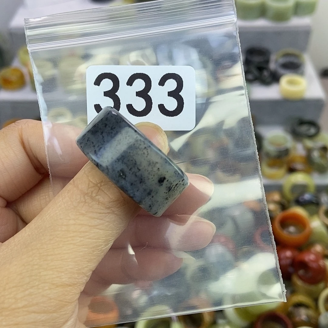 宇***”蛇纹石玉未镶嵌戒指