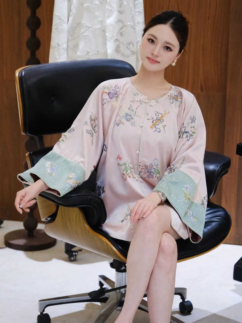 JINYISONG｜"诗柔"新中式中开刺绣拼接粉色太太服
