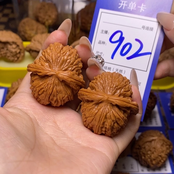 文玩核桃吊坠38白狮子902