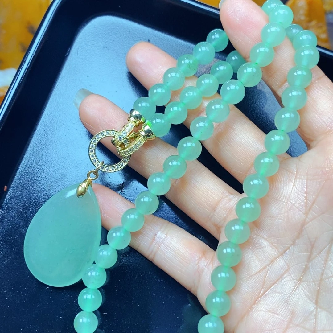 未镶嵌石英质玉（黄龙玉）颈饰