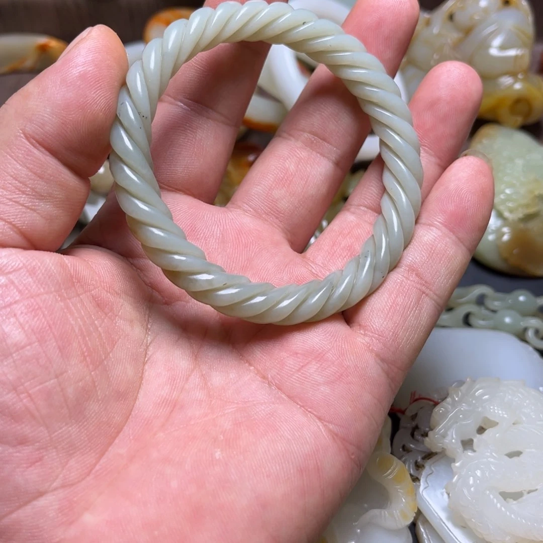 不***️和田玉未镶嵌颈饰