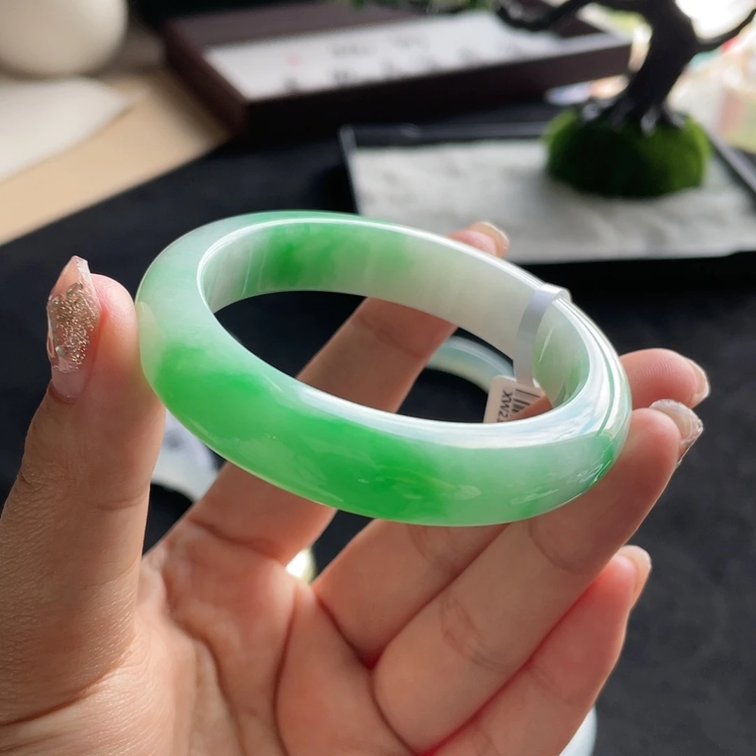 翡翠未镶嵌手镯三天鉴赏