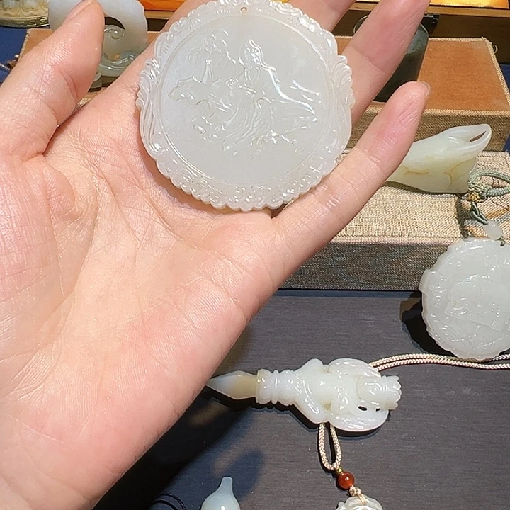 遠***方和田玉未镶嵌挂件