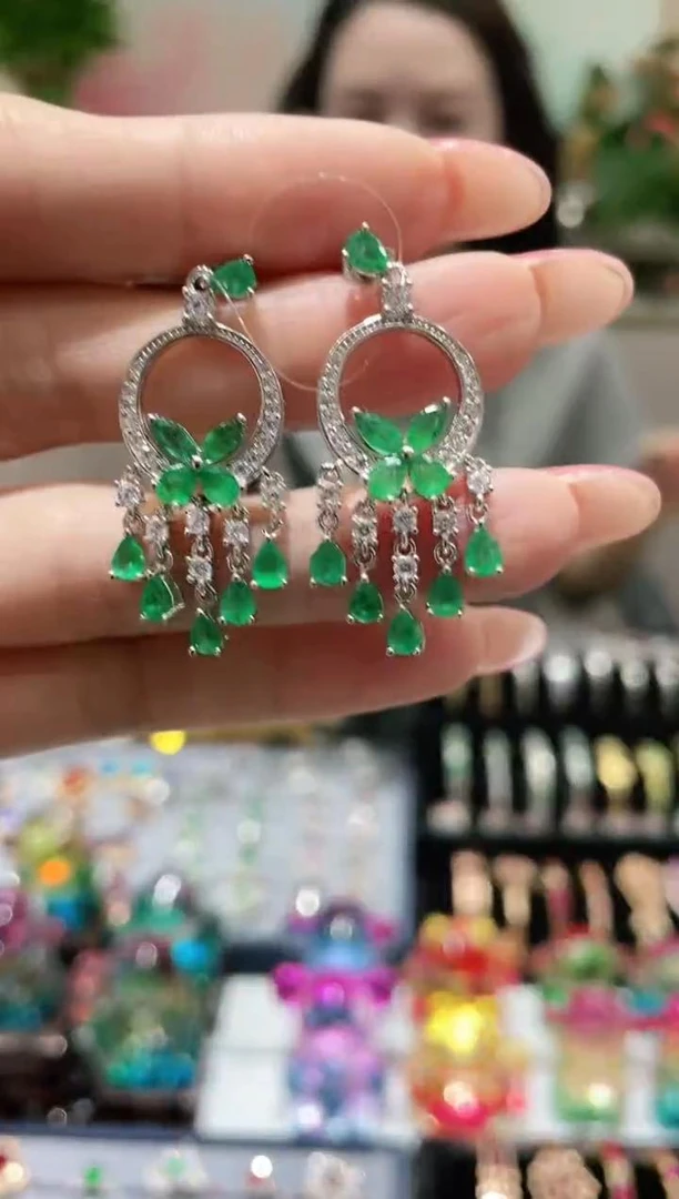 S925银镶嵌祖母绿耳饰