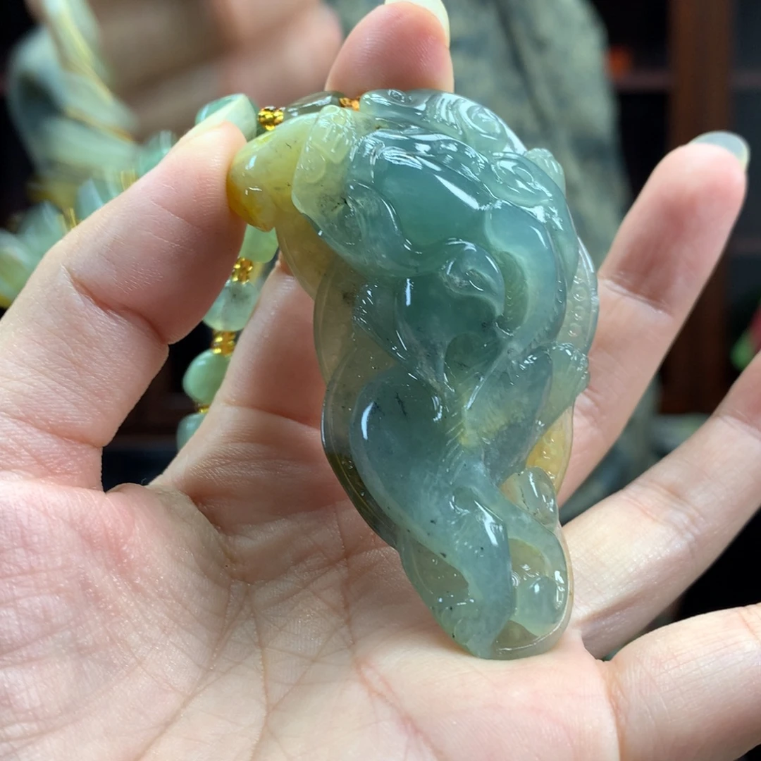 未镶嵌蛇纹石玉颈饰