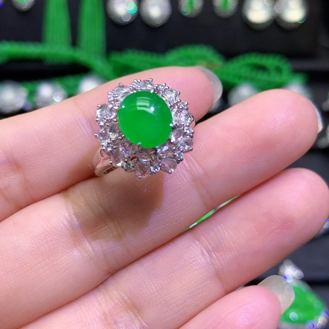 翡翠戒指18K金镶嵌高冰满绿