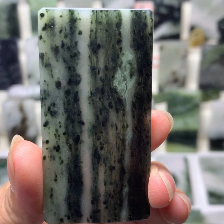 独山玉未镶嵌颈饰