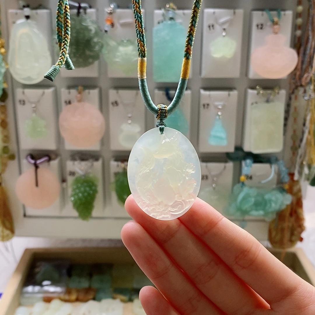 蛇纹石玉未镶嵌颈饰