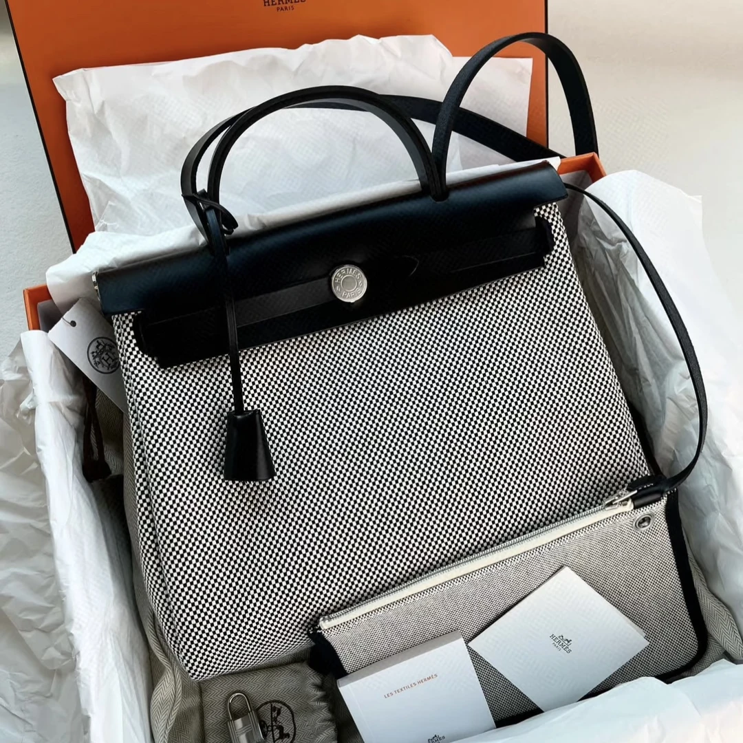 95新 Hermes/爱马仕 青奢荟/熊猫拼色herbag斜挎包/U刻/75722