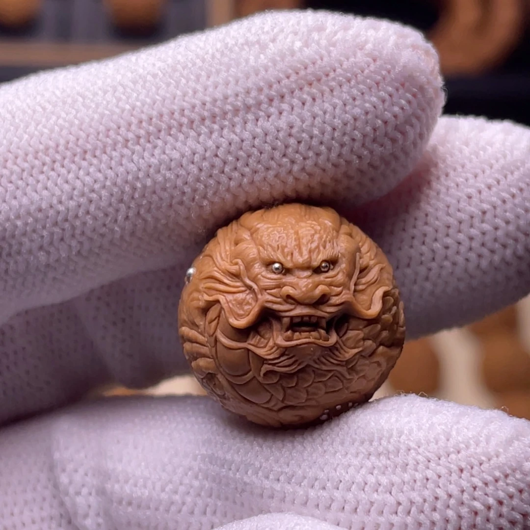 猴头核桃吊坠龙珠镶嵌18+