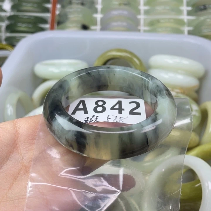 诺***米蛇纹石玉未镶嵌手镯