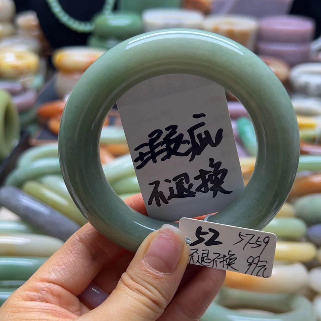 未镶嵌手镯石英岩玉