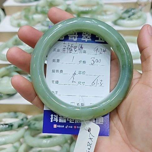 幸***康未镶嵌透闪石-蛇纹石玉手镯