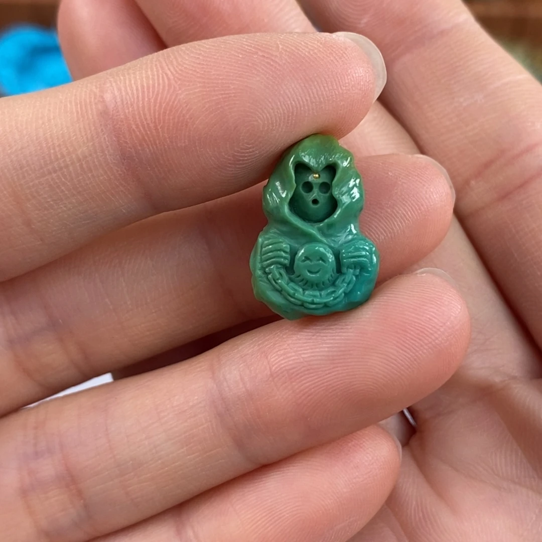 绿松石未镶嵌。幻彩死宝