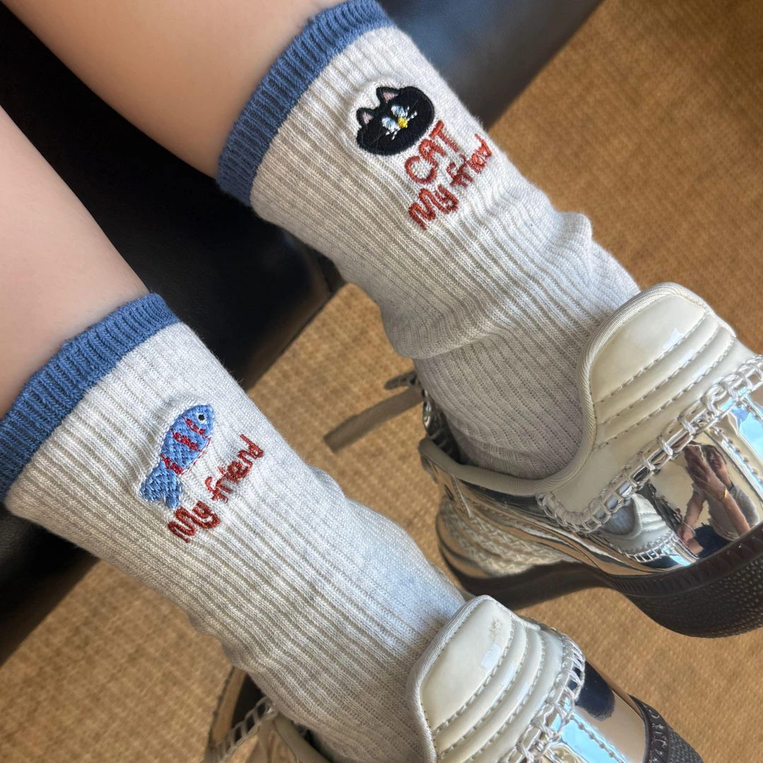 “猫鱼AB款”秋冬季新款拼色针织版小猫小鱼字母中筒袜女kkg