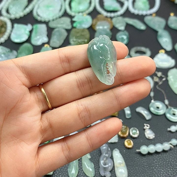 翡翠未镶嵌颈饰蟹钳