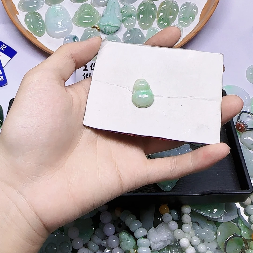 翡翠未镶嵌吊坠(赠链)翡翠