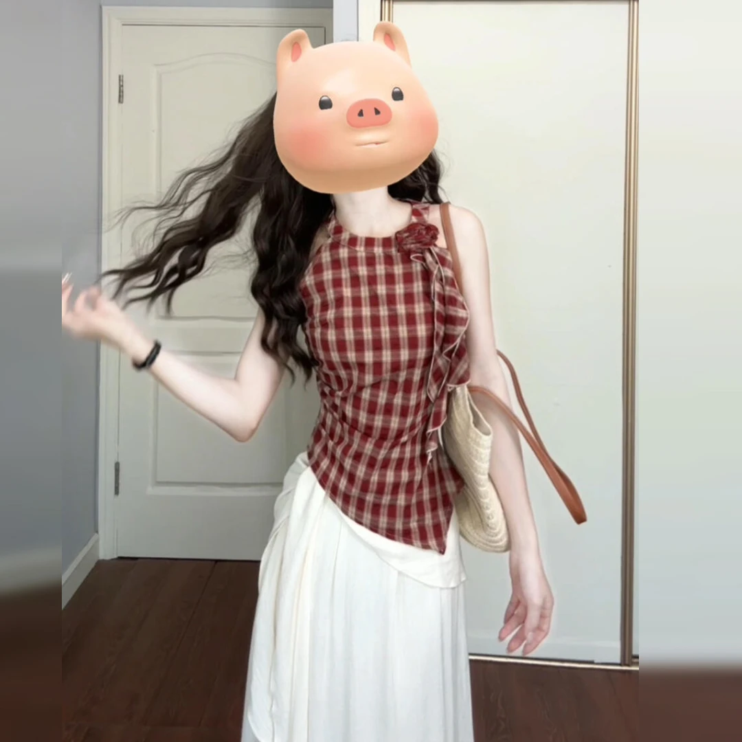 红色无袖挂脖连衣裙子女初夏季2025新款夏日穿搭一整套装长裙3320