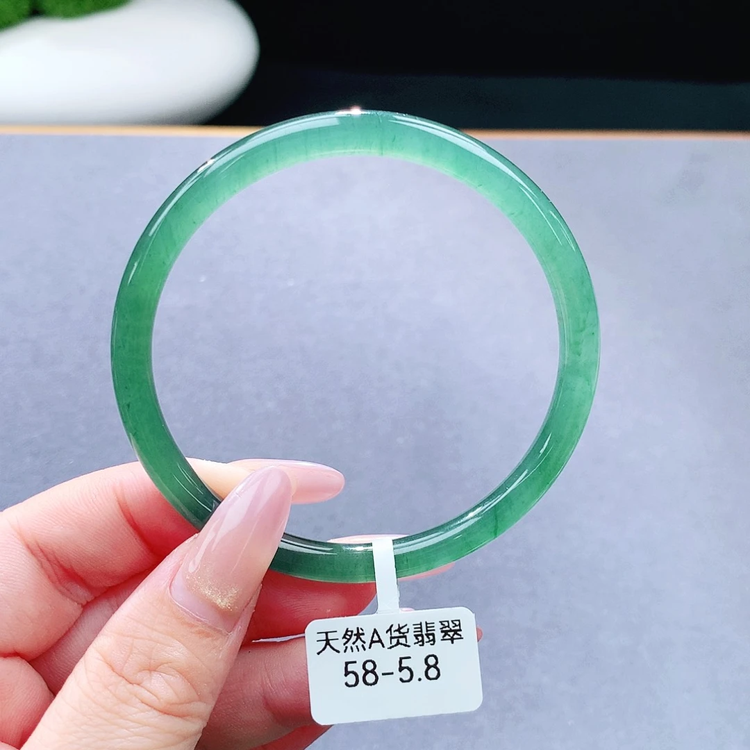 未镶嵌手镯（圆镯）翡翠