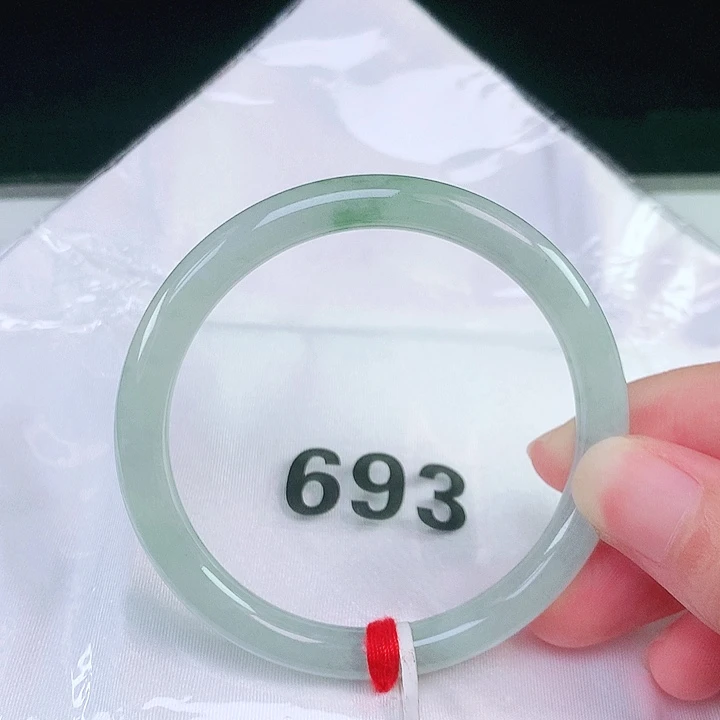 翡翠未镶嵌手镯(圆镯)翡翠手镯