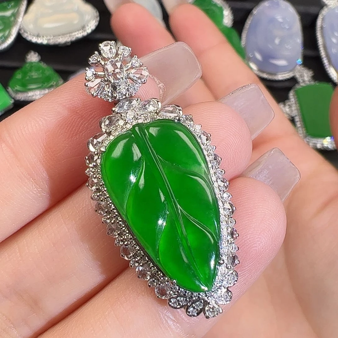 翡翠颈饰18K金镶嵌叶子