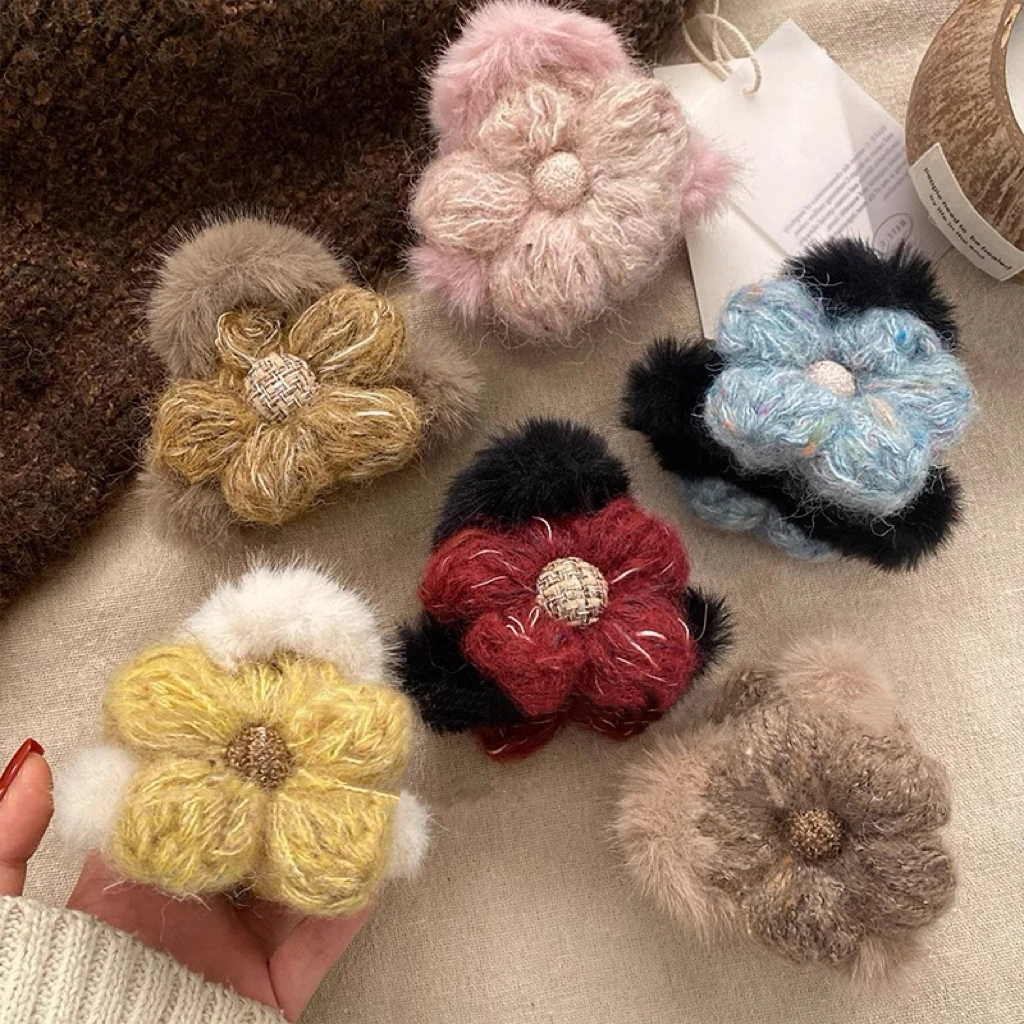 秋冬森系毛绒抓夹女2024新款高级感鲨鱼夹气质韩国花朵