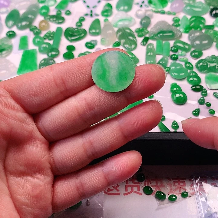 翡翠颈饰未镶嵌翡翠