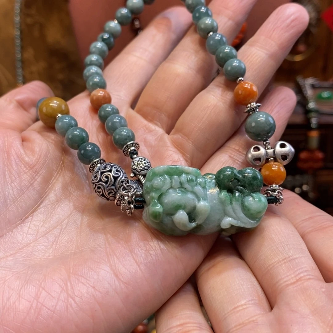 翡翠吊坠(赠链)未镶嵌