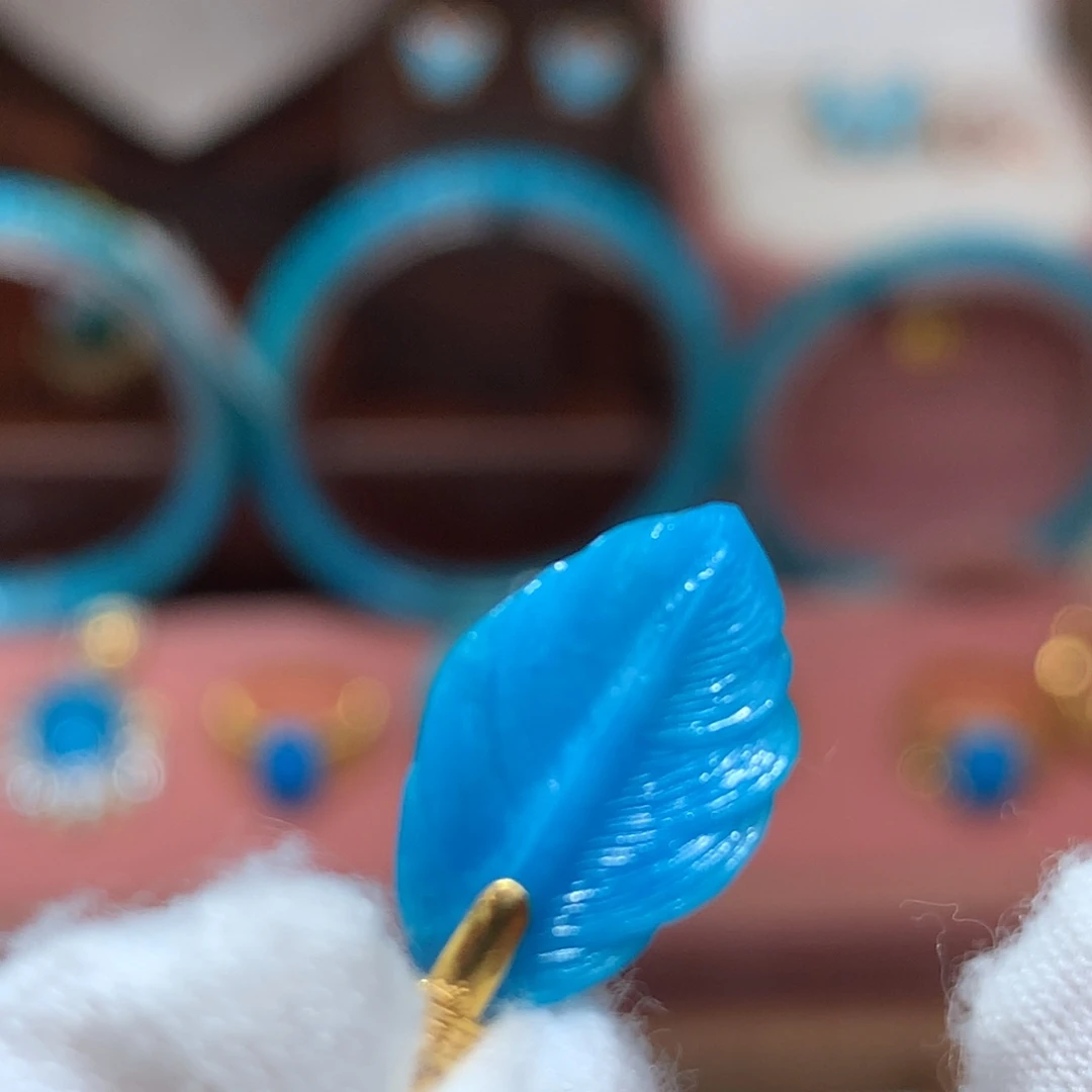 18K金镶嵌绿松石珠宝奇石