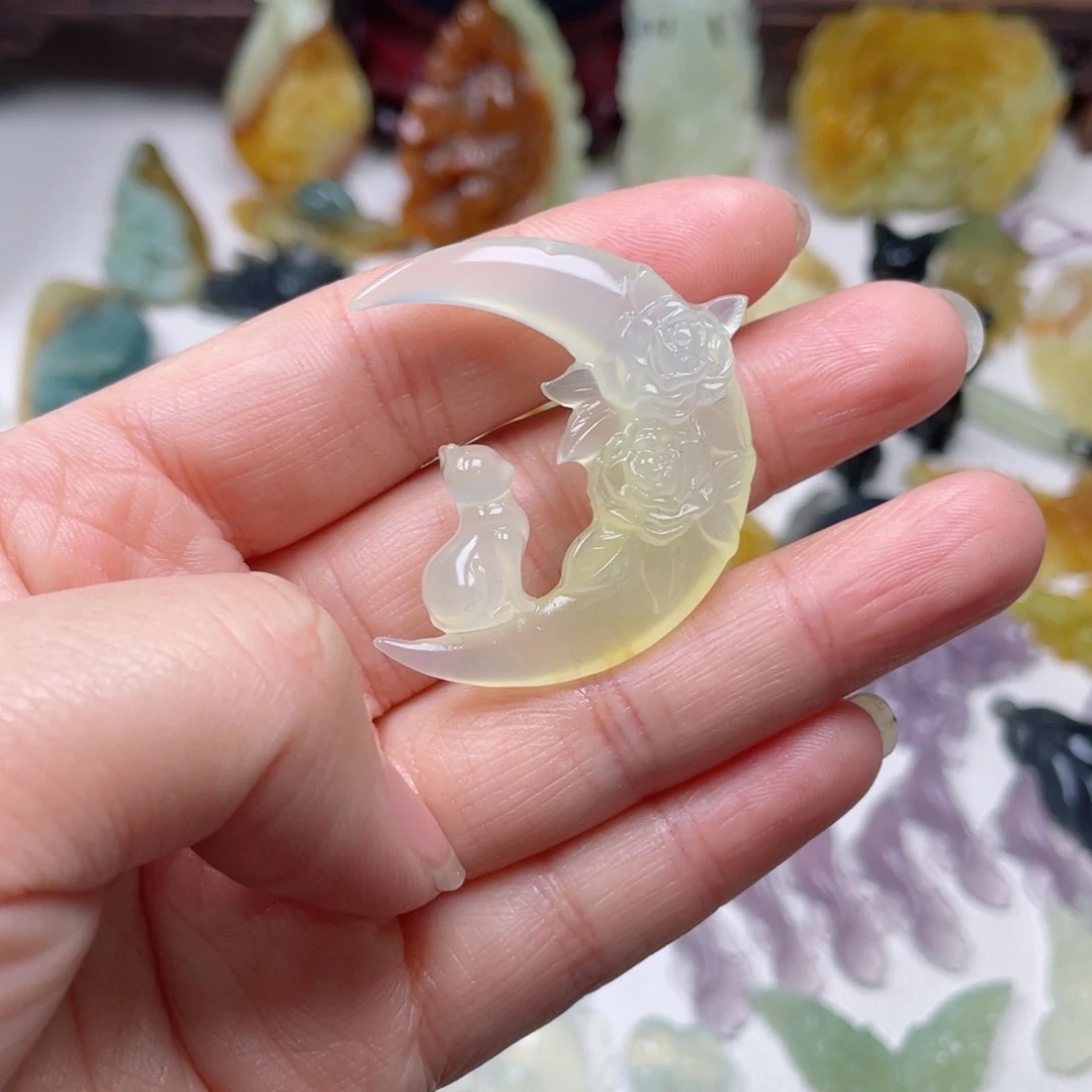 蛇纹石玉颈饰未镶嵌恋****蛋