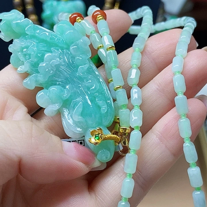 翡翠未镶嵌颈饰吊坠