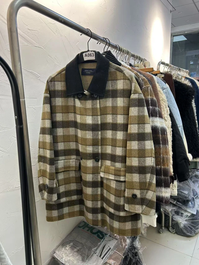 谢欧奈年货新款 黑色小翻领颜色很好看的格子大衣