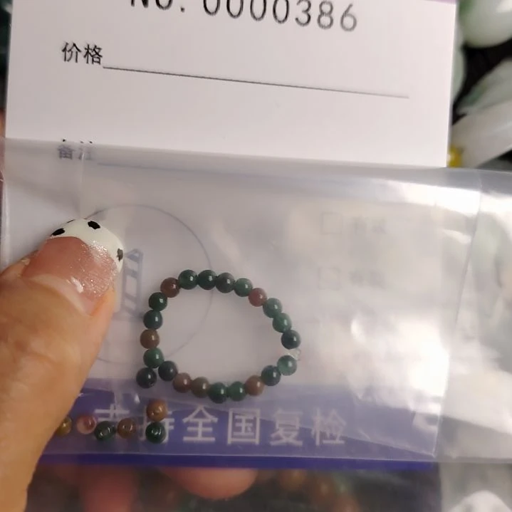 颈饰未镶嵌翡翠珠子