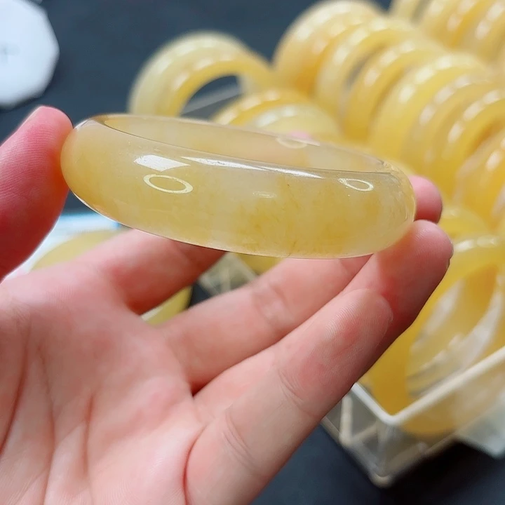 未镶嵌手镯石英质玉
