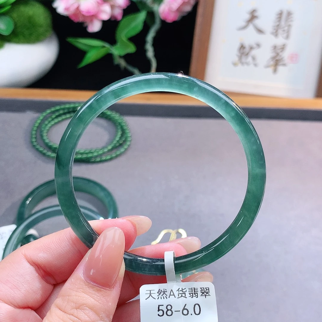 未镶嵌手镯（圆镯）翡翠