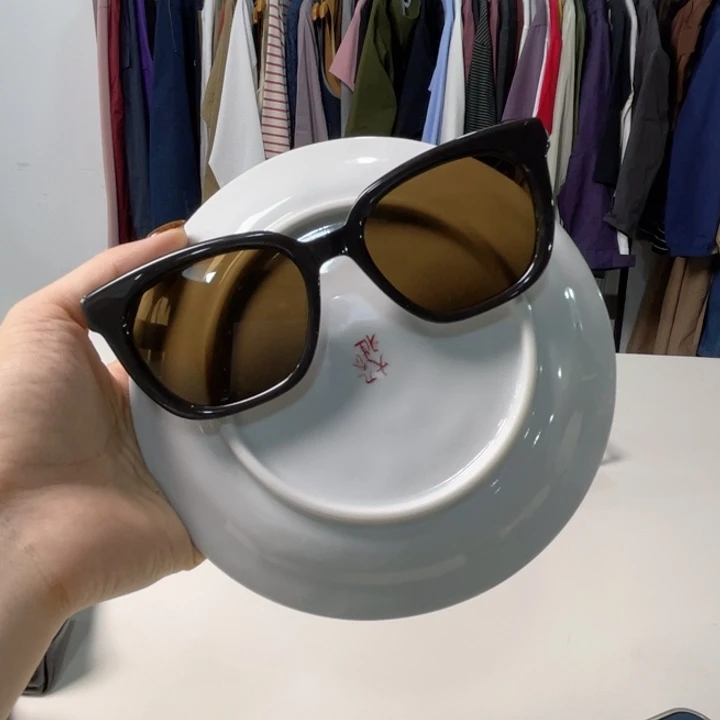 瓷片棕色。。。。。。。。。。。。。。。