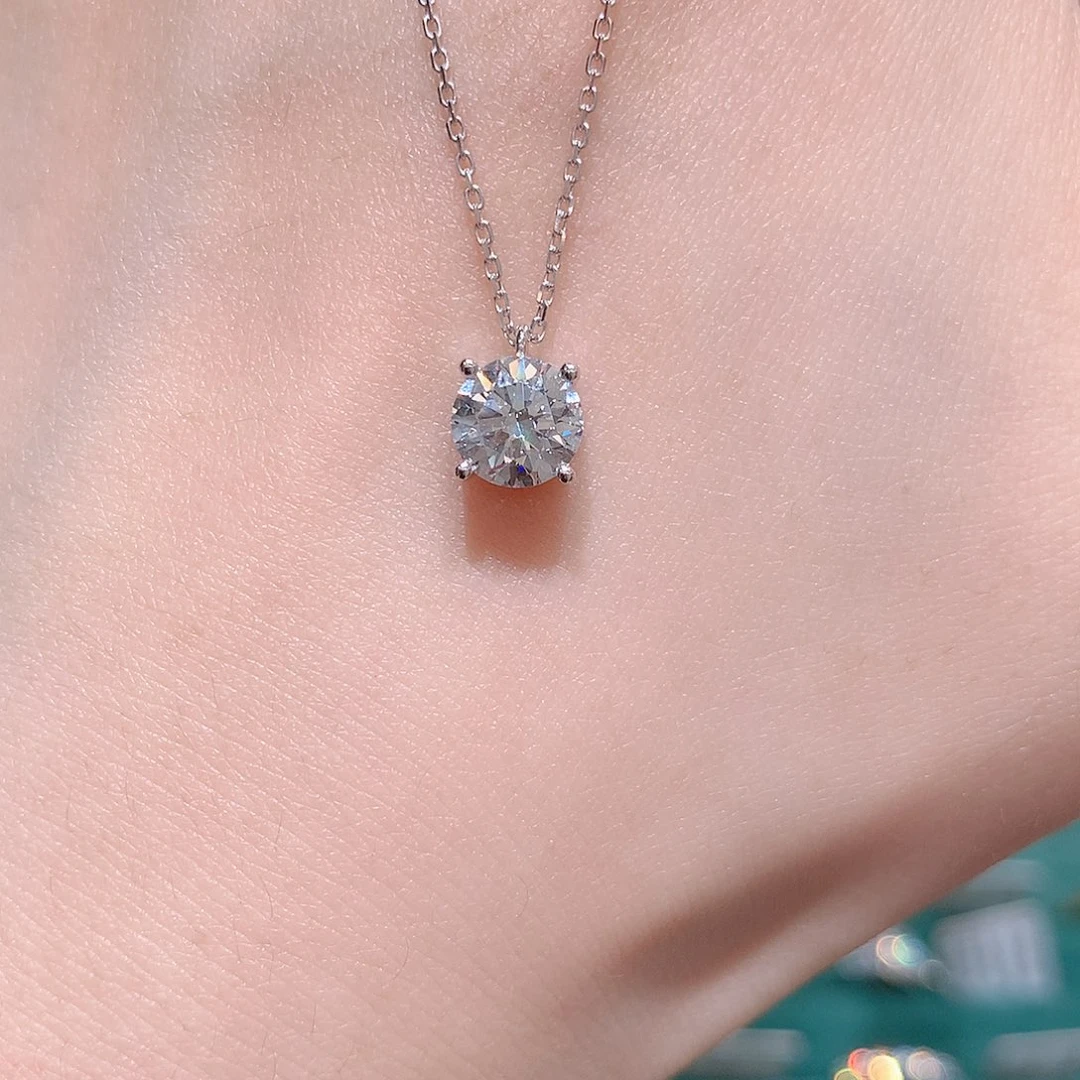 合成钻石18K金镶嵌颈饰