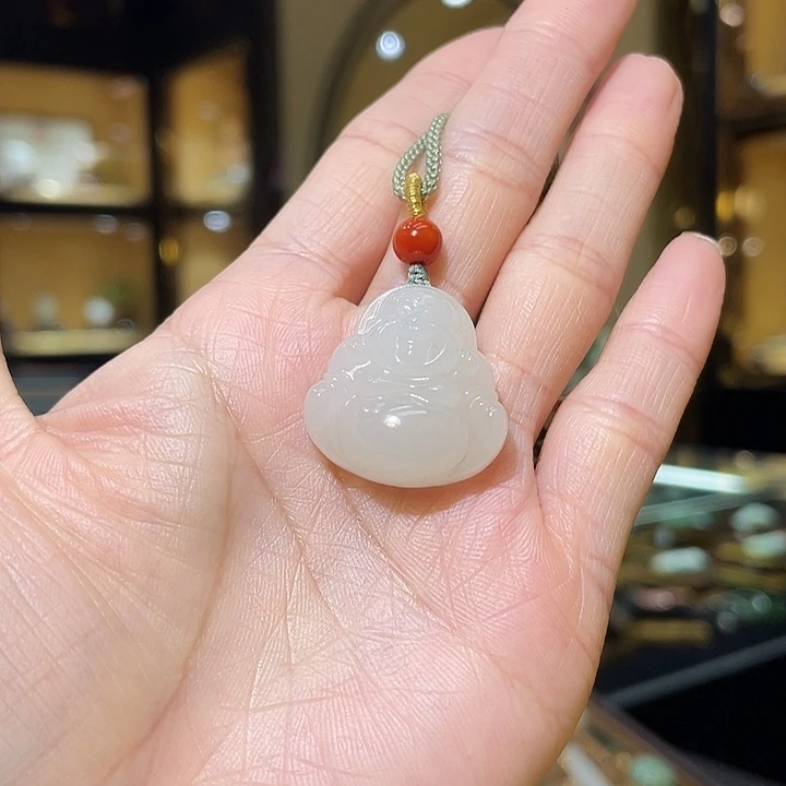 颈饰未镶嵌和田玉佛