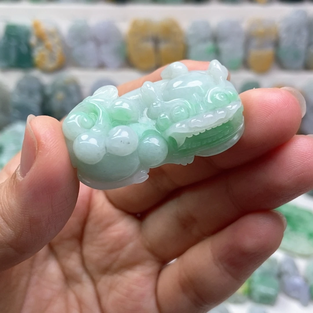 翡翠未镶嵌吊坠(赠链)