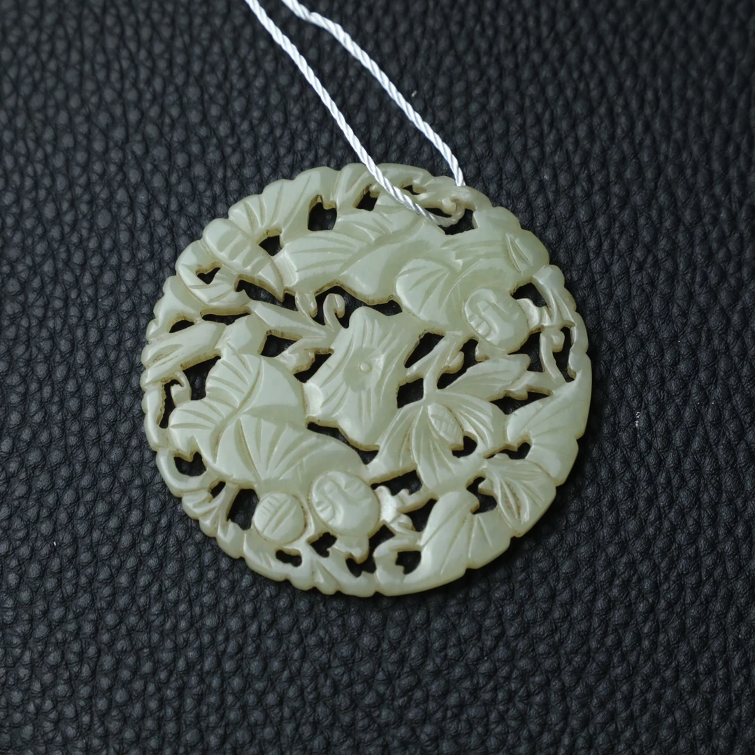 TCWWA07316清晚和田白玉和合二仙镂空佩