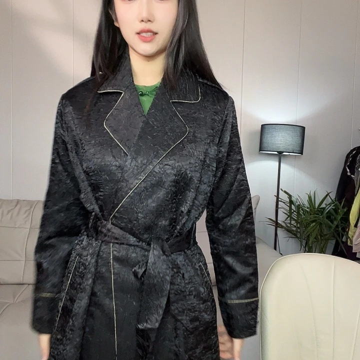 加大风衣去拍路车