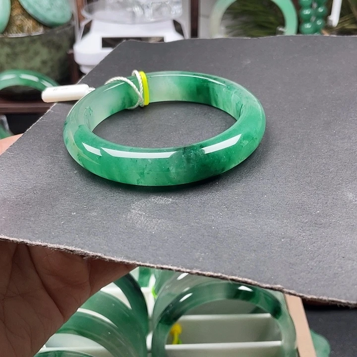 未镶嵌手镯石英质玉