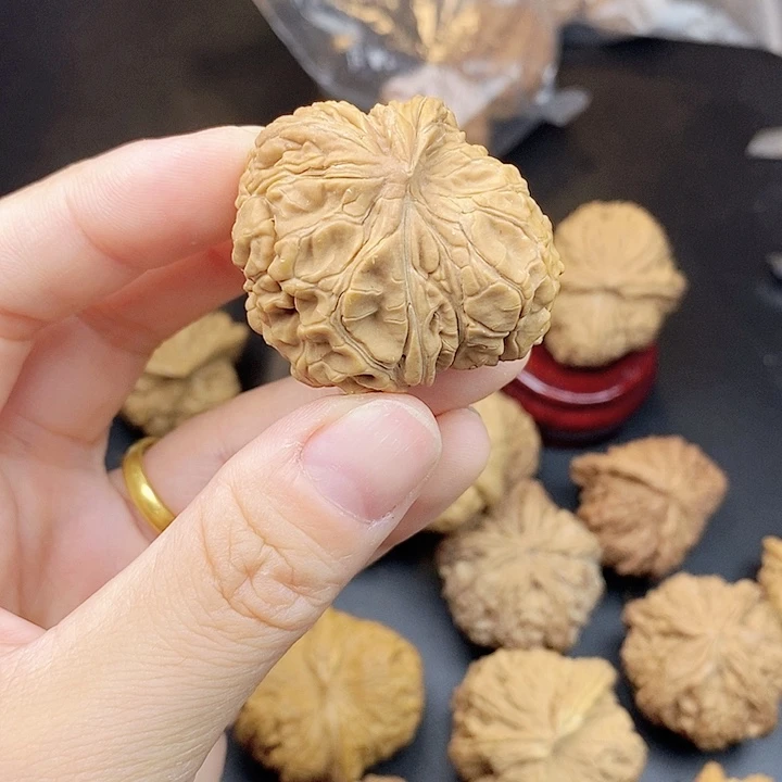 心***成文玩核桃吊坠瑕疵单只不退不换