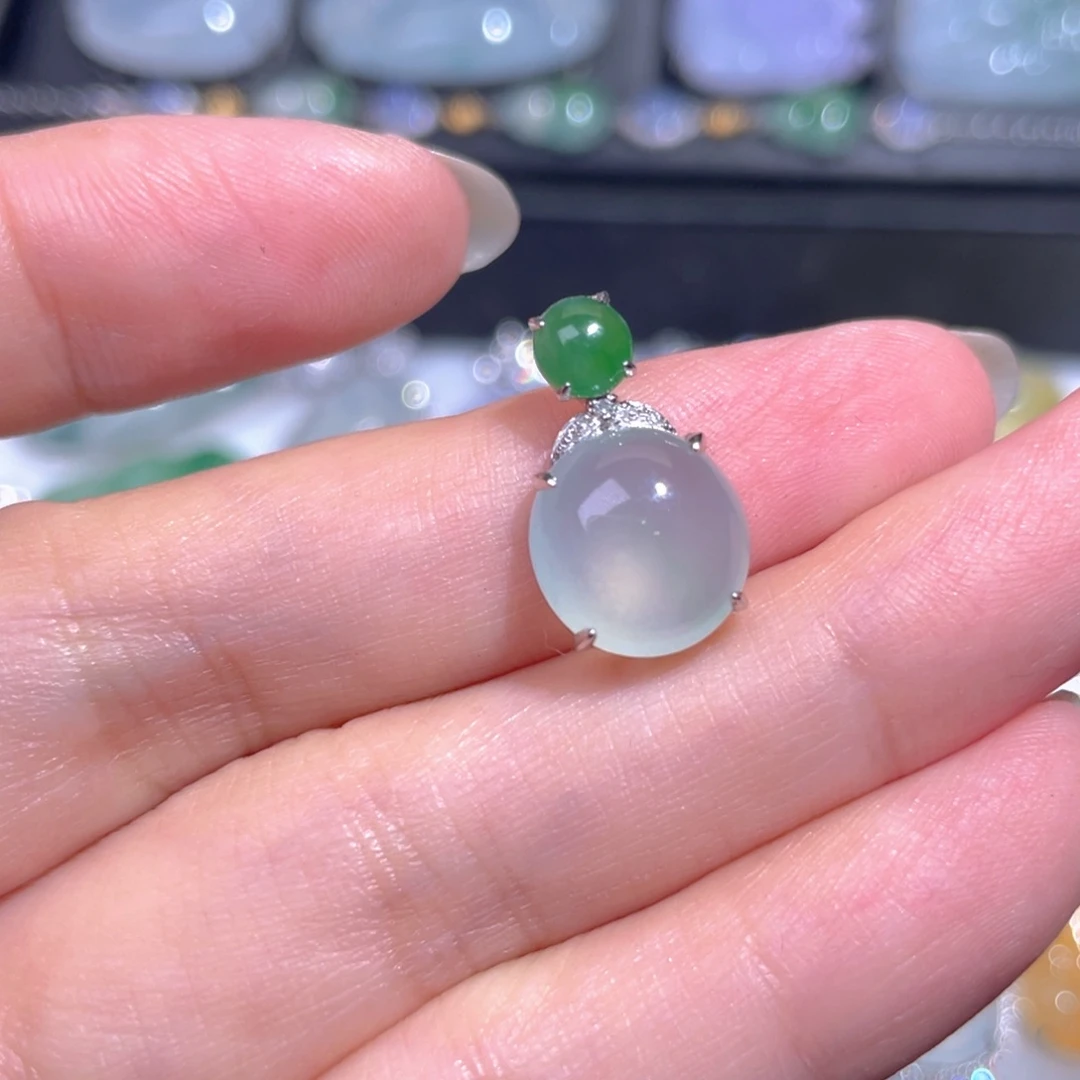 颈饰18K金镶嵌翡翠翡翠