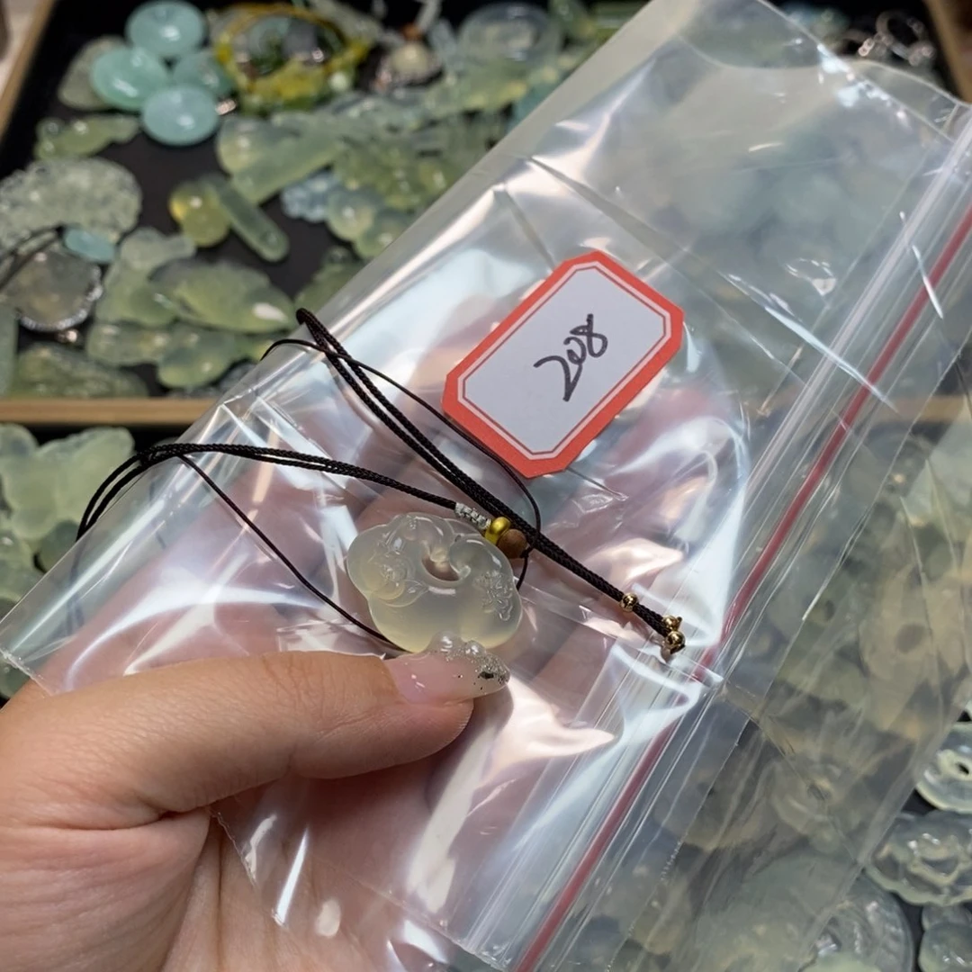 岫玉颈饰未镶嵌汤***?