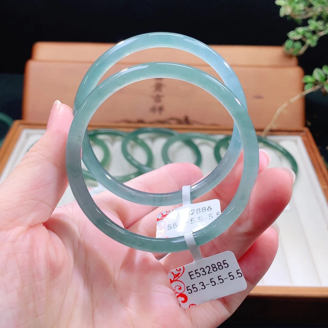 翡翠手镯（圆镯）未镶嵌